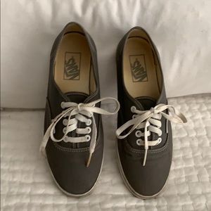 Vans canvas shoe w9